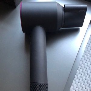 Dyson blow dryer had wrapping and paperwork